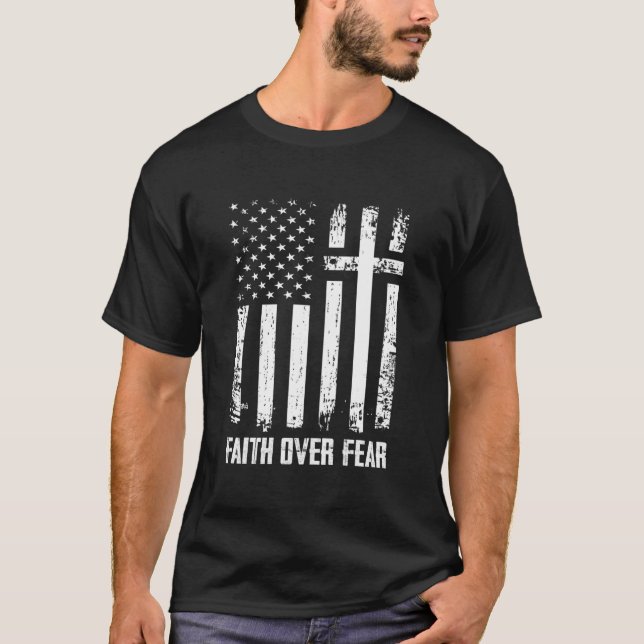Camiseta Faith Over Fears Christian Cross American Usa Flag (Anverso)