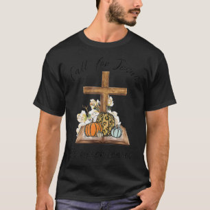 Camiseta Fall For Jesus He Never Leaves Pumpkin Halloween C
