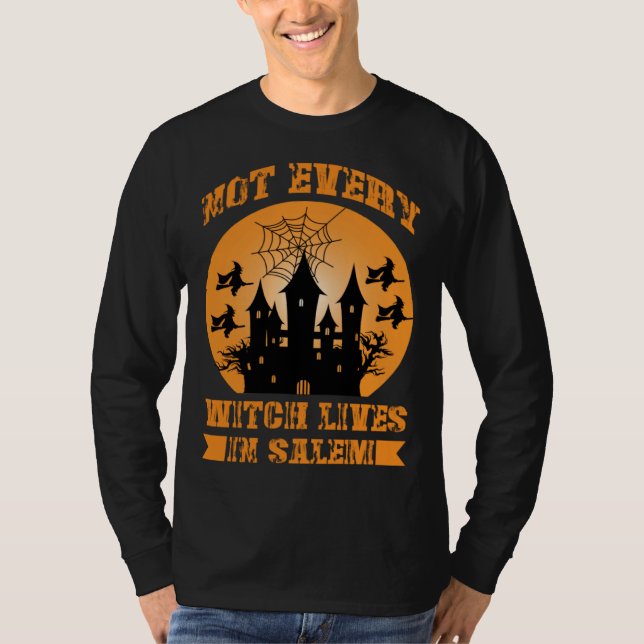 Camiseta Fall Halloween Not Every Witch Lives In Salem Haun (Anverso)