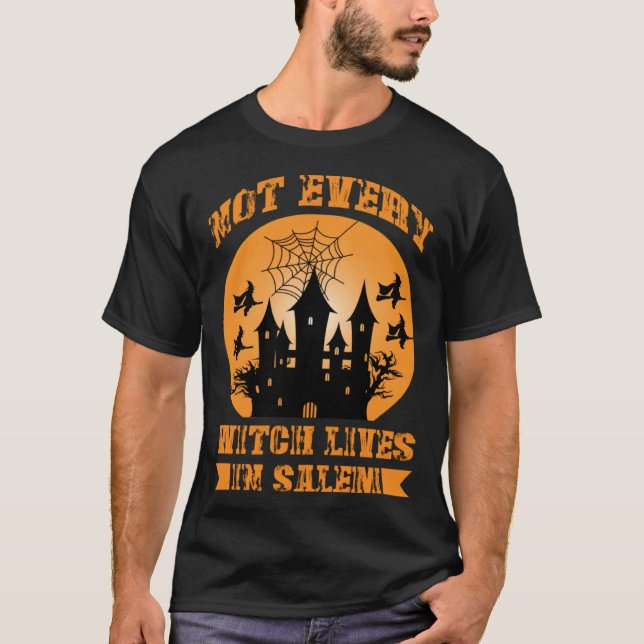 Camiseta Fall Halloween Not Every Witch Lives In Salem Haun (Anverso)