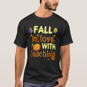 Camiseta Fall In Love With Teaching Autumn Vibes