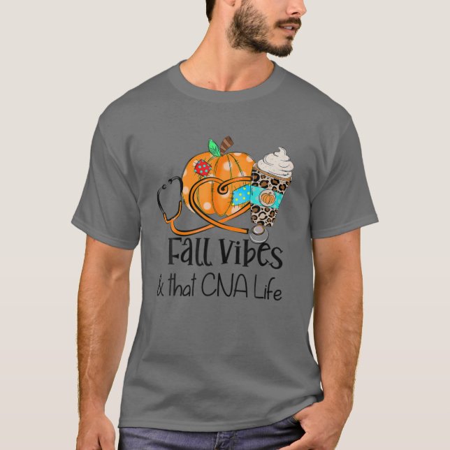 Camiseta Fall Vibes And That CNA Nurse Life Nurse Fall Than (Anverso)