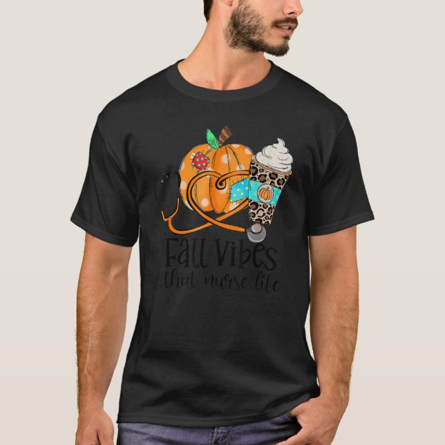 Camiseta Fall Vibes And That Nurse Life  Pumpkin Spice Nurs (Anverso)