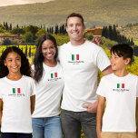 Camiseta Familia coincidente Italia Viaje Personalizado de<br><div class="desc">¿Viajar a Italia con su familia o un grupo de viajes? Entonces esta camisa es perfecta - el diseño incluye la bandera italiana y 2 líneas de texto personalizado. Añada el nombre de su familia o grupo, la fecha de las vacaciones o cualquier texto personalizado. Sencillo y clásico: el perfecto...</div>