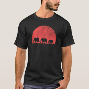 Camiseta Familia de elefantes dando un paseo por la sabana 