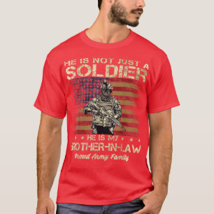Camiseta Familia Del Ejército No Es Solo Un Soldado, Es Mi 