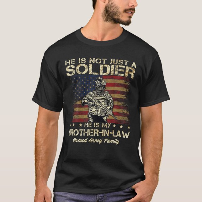 Camiseta Familia Del Ejército No Es Solo Un Soldado, Es Mi  (Anverso)
