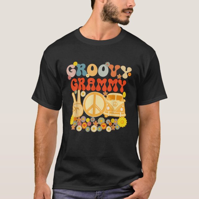 Camiseta Familia Groovy Grammy Retro Matemática Baby Shower (Anverso)