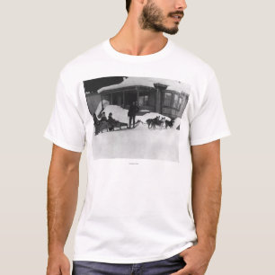 Camiseta Familia que viaja por el trineo del perro en