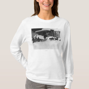 Camiseta Familia que viaja por el trineo del perro en