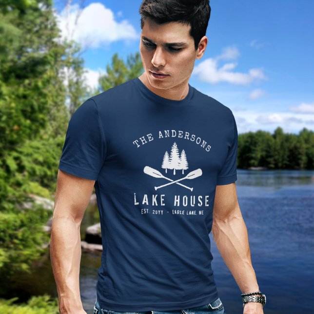 Camiseta Familia Rustic Lake House Nombre Boat Oars Trees (Many shirt styles, colors and sizes to choose from.)