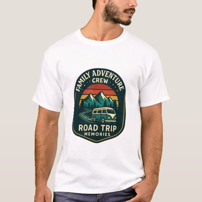 Camiseta Family Adventure Crew – Retro Road Trip Badge (Anverso)