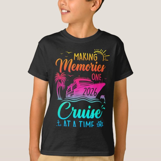 Camiseta Family Cruise 2026 Making Memories One Cruise At A (Anverso)