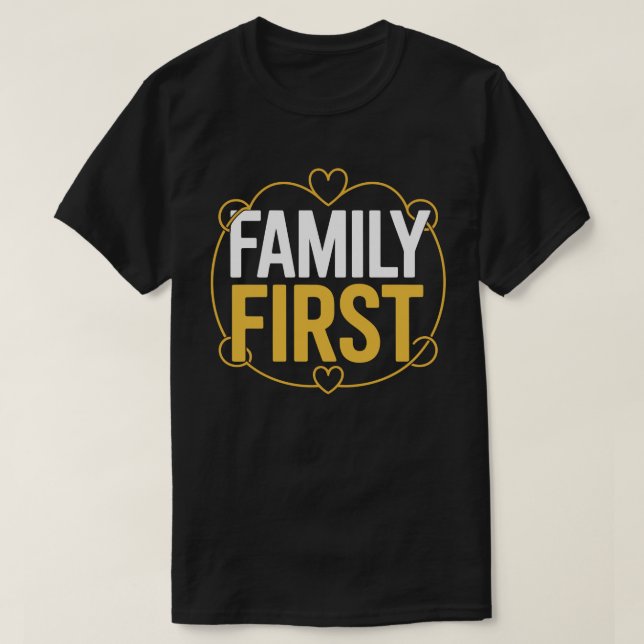 Camiseta Family First Classic Typography Tee (Diseño del anverso)