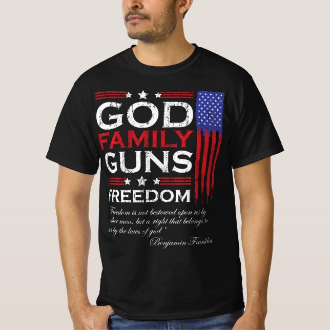 CAMISETA FAMILY GOD GUNS AND FREEDOM CHRISTIAN MAGA  TRUMP  (Anverso)