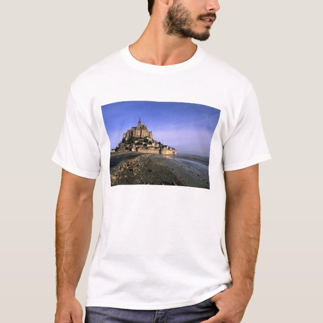 Camiseta Famosa fortaleza de la isla Le Mont St Michel en (Anverso)