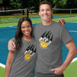 Camiseta Famoso jugador de bolas de pólbol Monstruo Bebida<br><div class="desc">Camiseta divertida de pickleball con una garra de bestia sosteniendo una bola de pickleball. Agregue una línea de texto personalizado para personalizar o eliminar. Ideal para el torneo o la competición de recetas.</div>