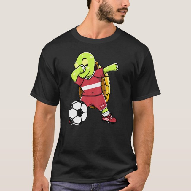Camiseta Fans de Letonia de fútbol de Tortuga Dabbing Latvi (Anverso)