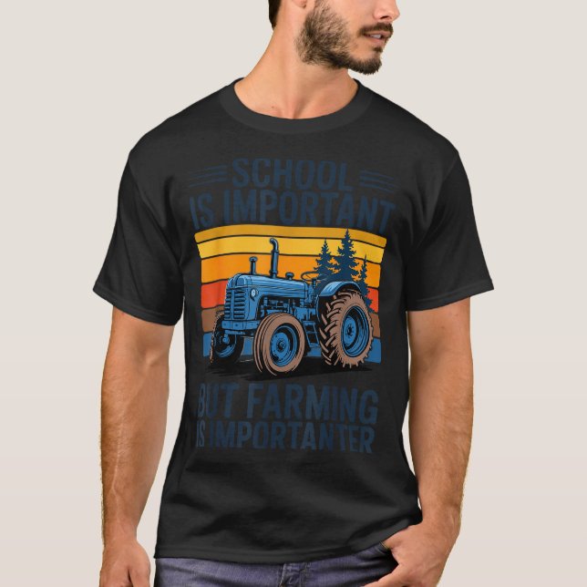 Camiseta Farm Shirt But Farming Is Imrtanter Farmer Tractor (Anverso)
