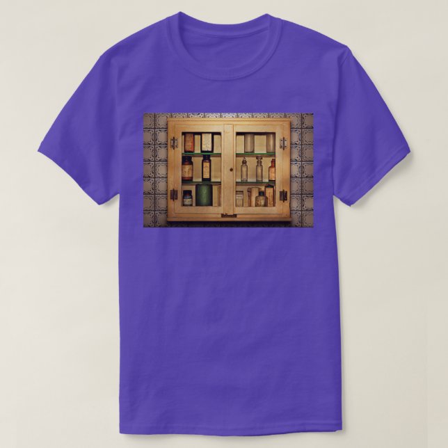 Camiseta Farmacia En el gabinete de medicamentos (Diseño del anverso)