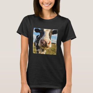 Camiseta Farms Holstein Cow Chewing