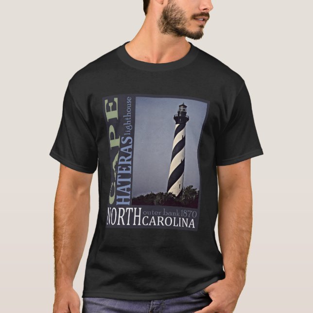 Camiseta Faro de Cape Teras en las afueras de Carolina del  (Anverso)