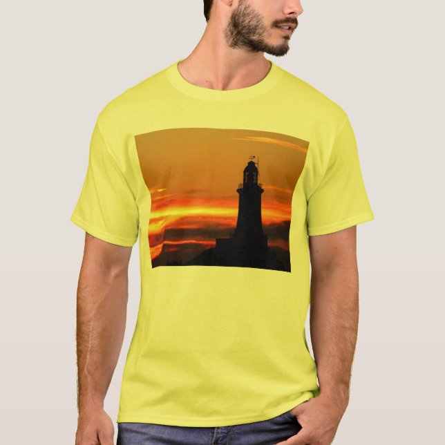 Camiseta Faro y cielo en llamas (Anverso)