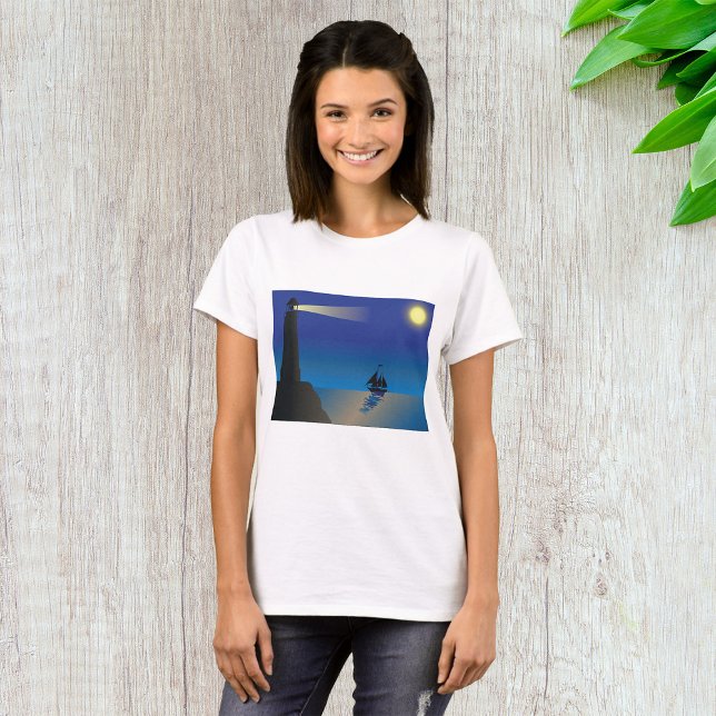 Camiseta Faro y velero en el océano iluminado por la luna d (Subido por el creador)