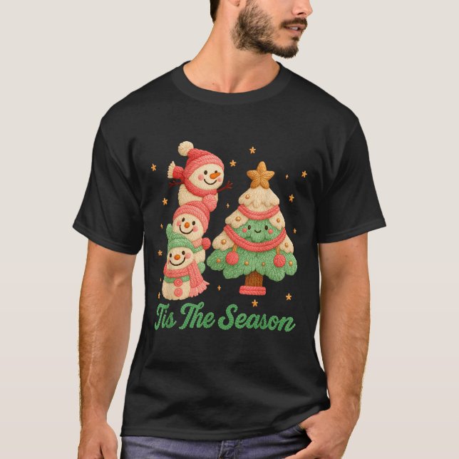 Camiseta Faux Yarn Crochet Snowman And Christmas Tree  (Anverso)
