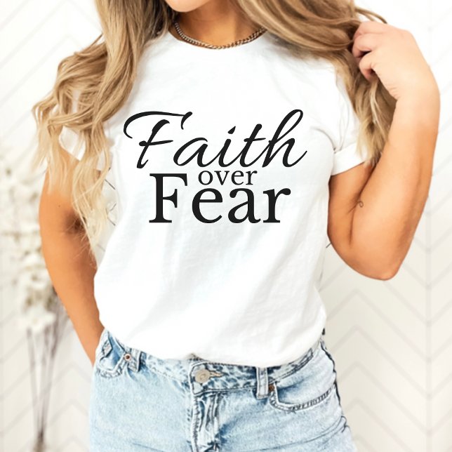Camiseta Fe audaz y elegante ante el miedo a los cristianos (Bold and Stylish Faith Over Fear Christian T-Shirt)