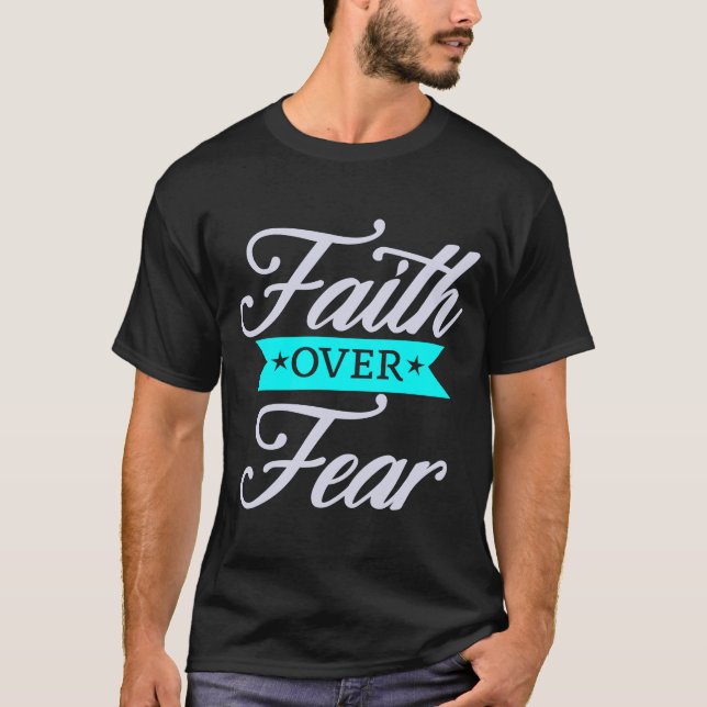 Camiseta Fe sobre el miedo Isaías 41 10 (Anverso)