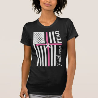 Camiseta Fe sobre miedo Bandera de la Cruz Rosa