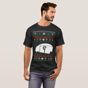 Camiseta fea del instalador de líneas del suéter