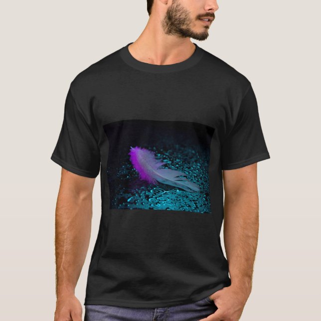 Camiseta Feather Touch: Wet Nature Art Tee (Anverso)