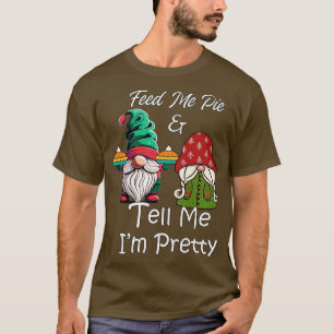 Camiseta Feed Me Tell Me Im Bonito Funny Gnomes Holiday