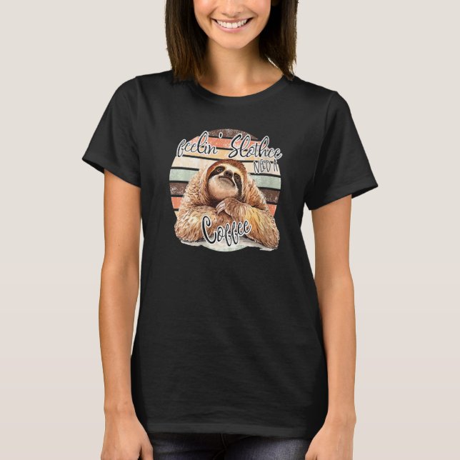 Camiseta Feelin Slothee Need A Coffee Sloth Coffee Retro (Anverso)