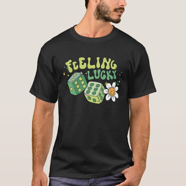 Camiseta Feeling Lucky Dice Retro Groovy St Patrick's Day W (Anverso)