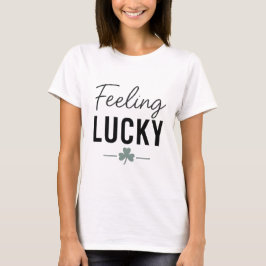 Camiseta Feeling Lucky – Modern Script & Shamrock 