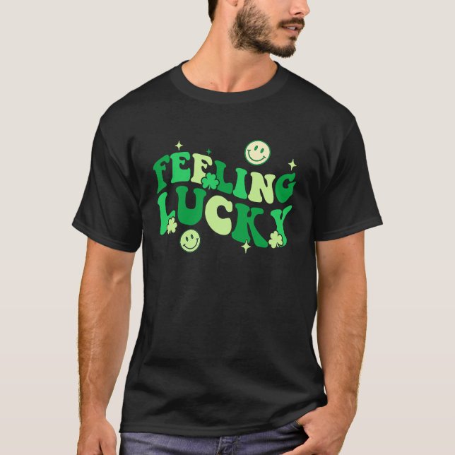 Camiseta Feeling Lucky Shamrock Groovy St Patrick's Day Ire (Anverso)