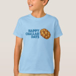 Camiseta Felices Días de Desafío Vacaciones Hanukkah Chanuk<br><div class="desc">El diseño presenta un ilustracion original de una hogaza de pan de jalá trenzado, con HAPPY CHALLAH DAYS en una fuente divertida. Ideal para celebrar Hanukkah y las fiestas judías. Este diseño también está disponible en otros productos. En esta tienda también hay muchos ilustraciones temáticos. ¿No ves lo que estás...</div>