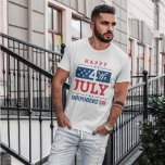 Camiseta Feliz 4 de julio, Día de la Independencia<br><div class="desc">Feliz 4 de julio,  Día de la Independencia,  tipografía moderna con colores de bandera,  estrellas y rayas norteamericanas. Diseño patriótico moderno.</div>