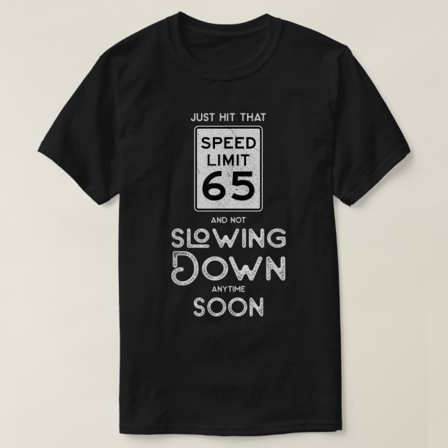 Camiseta Feliz 65º Rótulo de límite de velocidad de cumplea (Diseño del anverso)