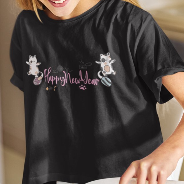 Camiseta Feliz Año Nuevo Entre Gatitos Balanceados En Un Ya (Happy New Year Between Kittens Balanced On A Yarn T-Shirt)
