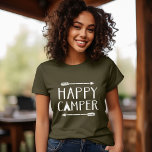 Camiseta Feliz Camper<br><div class="desc">Prendas de vestir de personalizado con un moderno gráfico de citas "Happy Camper" de estilo rústico. Haga clic en Personalizar para personalizar el diseño con su propio texto e imágenes. Elija entre una amplia gama de estilos y colores de camisa.</div>