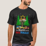 Camiseta Feliz Chrismukkah Funny Jewish Family<br><div class="desc">Gracioso Traje De Vacaciones Hannukah Para Mujeres,  Hombres Y Niños. ¿Buscas El Mejor Gráfico De Hanukkah Para Los Adultos? Entonces Obtén Esta Gráfica Divertida De Hanukkah Para Hombres,  Mujeres.</div>