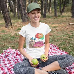Camiseta Feliz cumpleaños con una pipa con globos y pastele