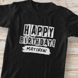 Camiseta Feliz cumpleaños moderno divertido diversión simpl<br><div class="desc">Este diseño sencillo y moderno se compone de tipografía de sans serif.</div>