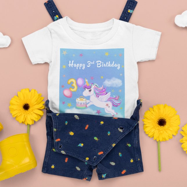 Camiseta Feliz cumpleaños número 3 Unicornio con pastel de  (Subido por el creador)