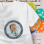 Camiseta Feliz cumpleaños, simple foto de un Personalizado<br><div class="desc">Este diseño sencillo y moderno se compone de una tipografía de suero y añade una foto personalizado.</div>