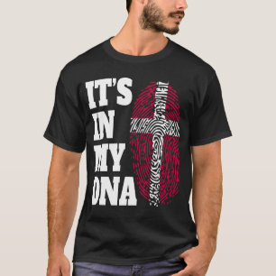 Camiseta Feliz de que esté en mi ADN Bandera danesa de Dina